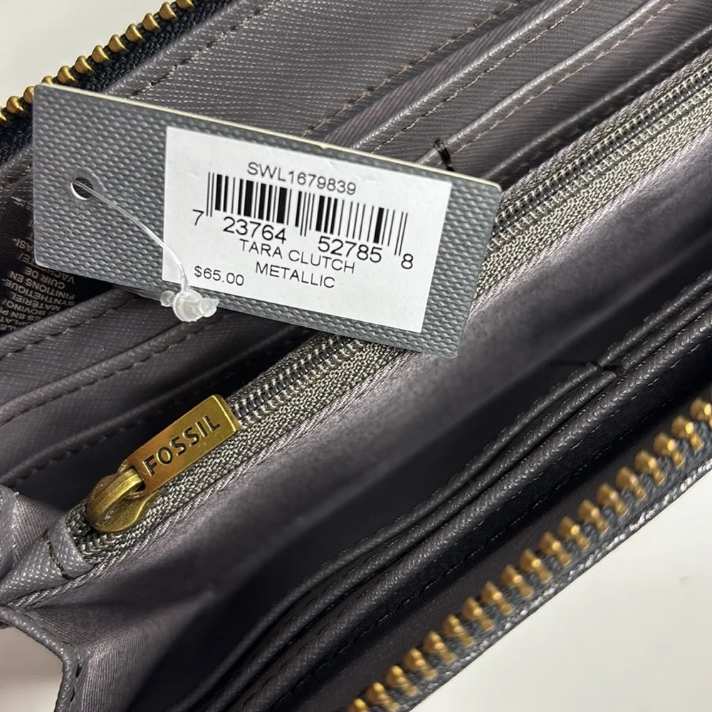 Fossil Tara clutch in metallic with tassel zipper pull - Picture 11 of 11